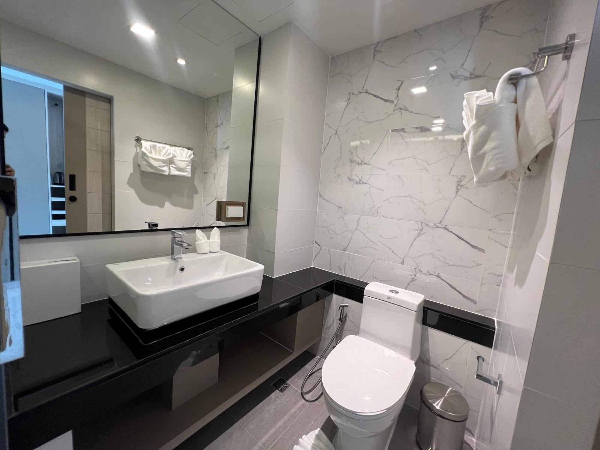 Arni Skye Hotel กรุงเทพมหานคร ภายนอก รูปภาพ